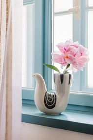 Krémová ručne maľovaná váza z kameniny (výška 19 cm) Trudy – Bloomingville