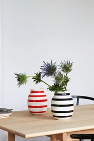 Bielo-červená pruhovaná keramická váza Kähler Design Omaggio, výška 20,5 cm