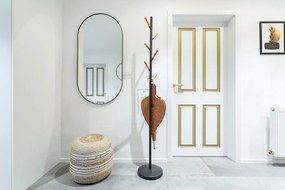 Čierny stojací vešiak s detailmi z bukového dreva YAMAZAKI Plain Pole Hanger