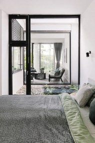 Čierny konferenčný stolík z dubového dreva Woodman Drum, ø 83 cm