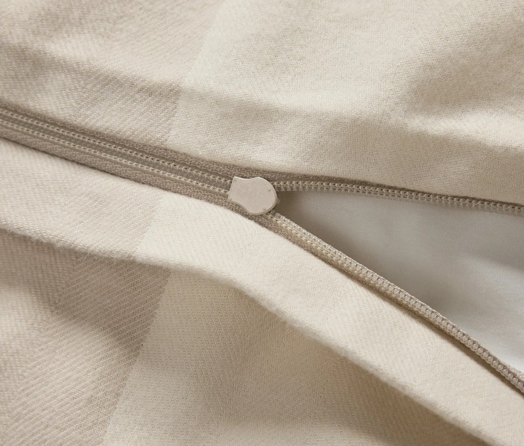 Posteľná bielizeň z luxusného flanelu, s béžovými prúžkami, štandardná veľkosť