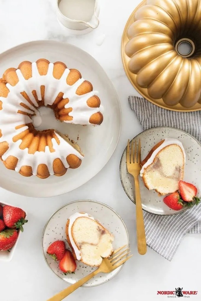 Nordic Ware Hliníková forma na bábovku Elegant Gold