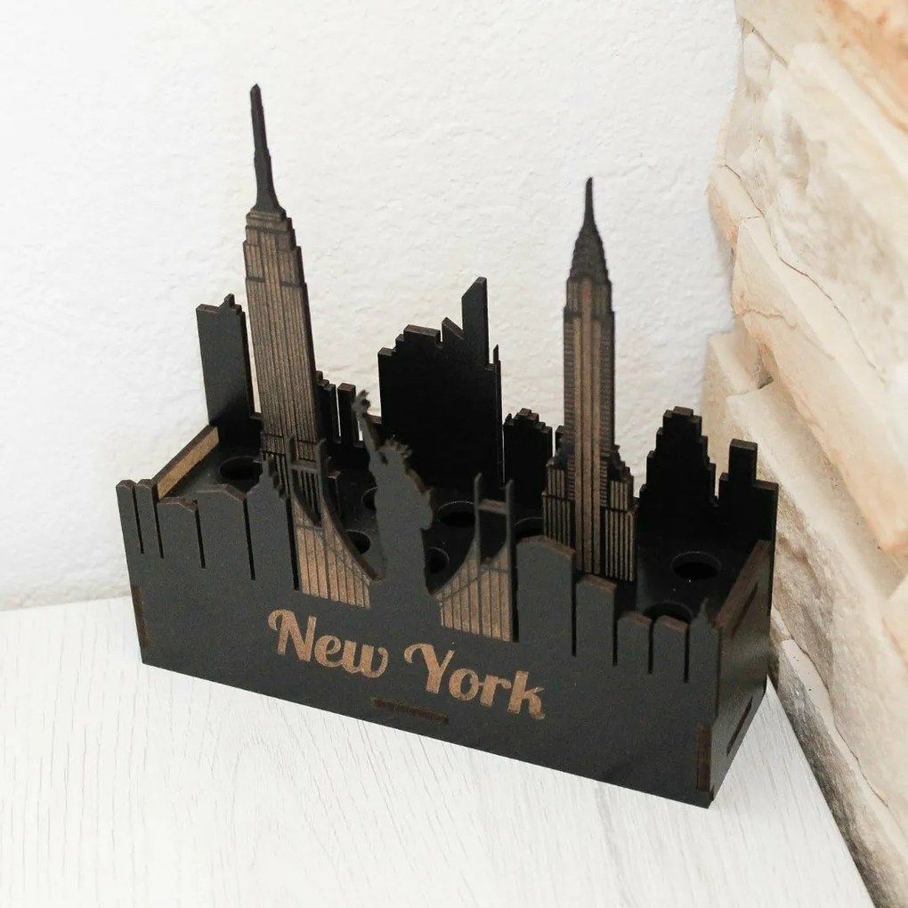 Drevený stojan na perá - New York | DUBLEZ