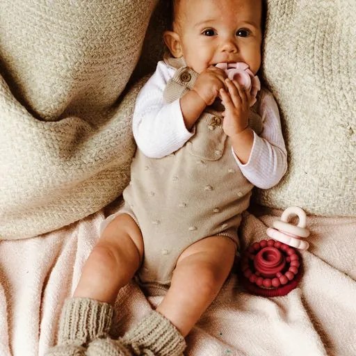 Skladacia pyramída s hryzadielkami, ružová