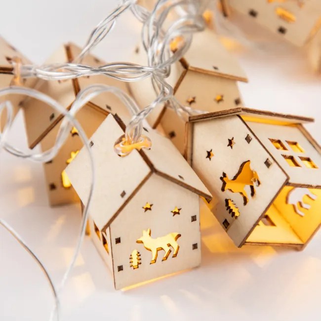 Dekoratívne LED svetielka DAREN drevené domčeky XM24 714825