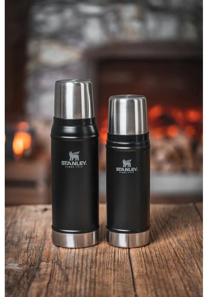Čierna termoska s hrnčekom 750 ml – Stanley