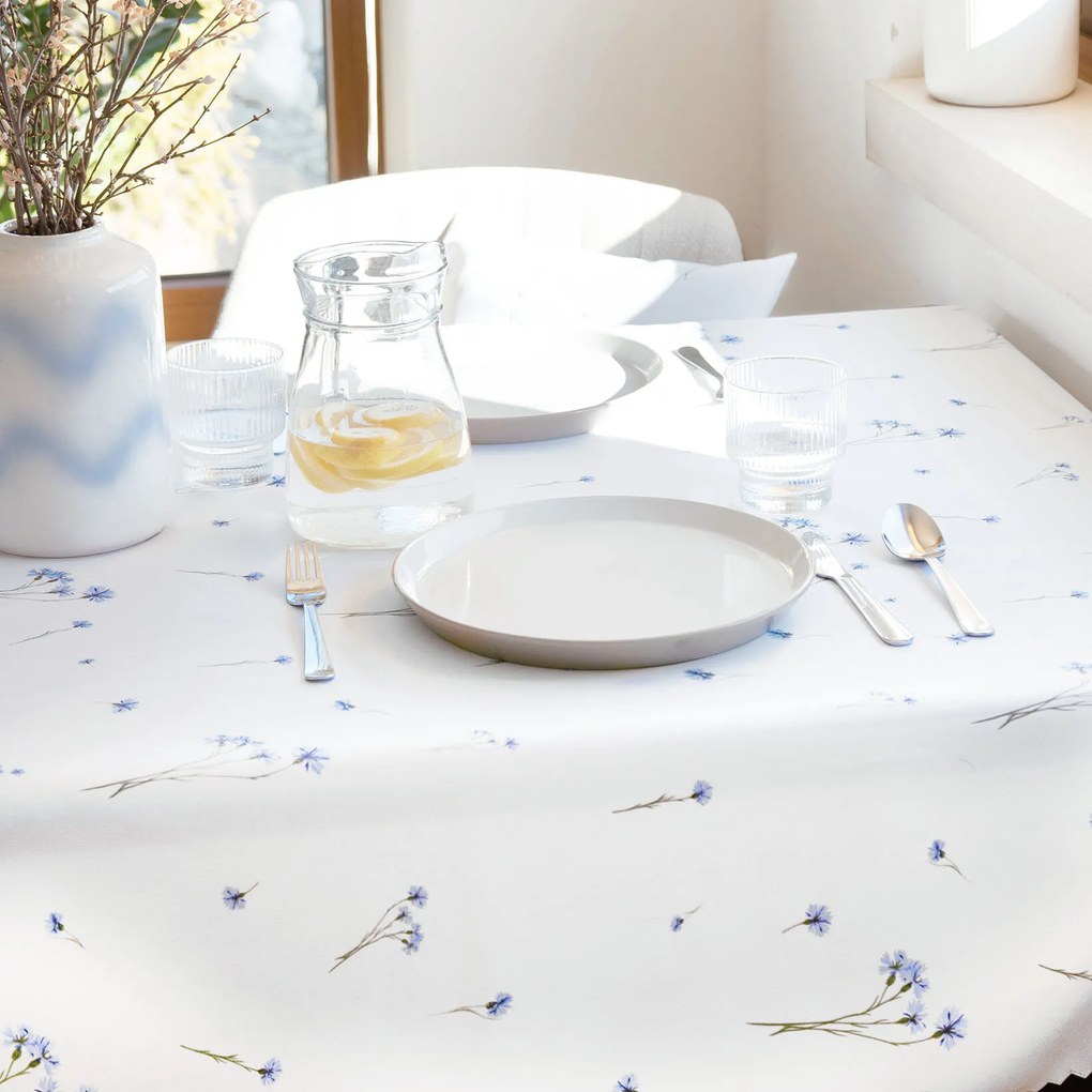 Goldea hranatý teflónový obrus - modré nevädze 100 x 140 cm