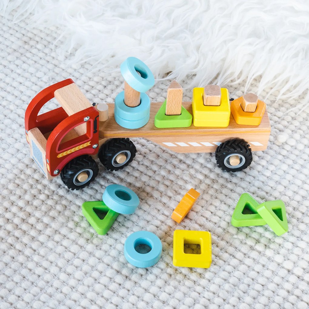 Drevený triediaci a stohovací kamión