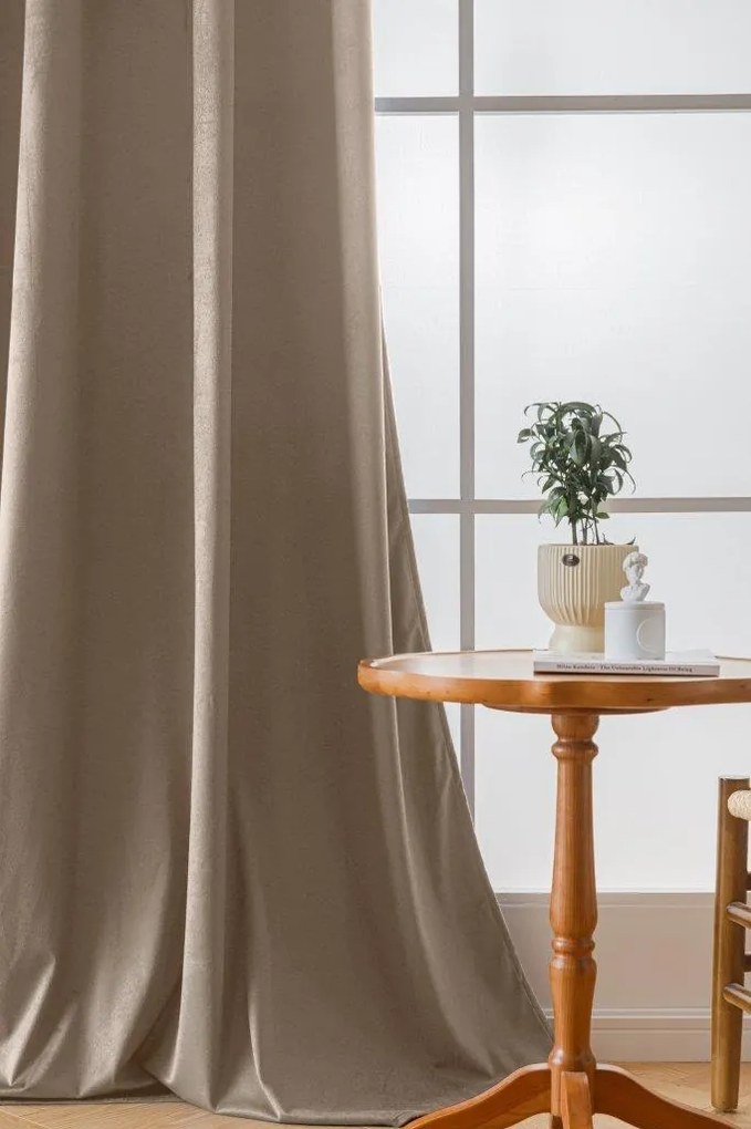 Béžový zatemňovací záves VELVET 140x270 cm Zavesenie: Riasiaca páska