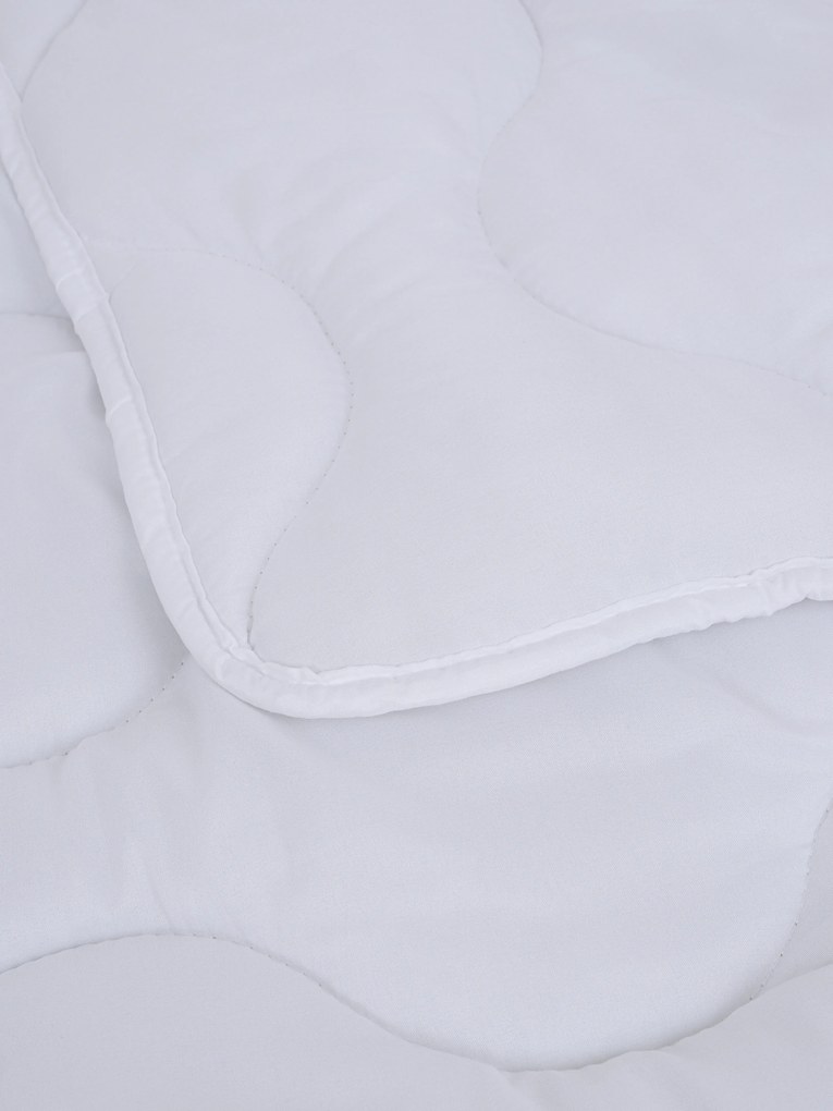 Celoročná prešívaná prikrývka z dutého vlákna Classic – 140 x 220 cm