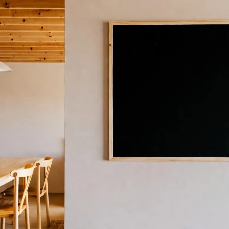 Toptabule.sk  Čierna magnetická tabuľa NATURE LINE v prírodnom drevenom ráme 150x100 cm