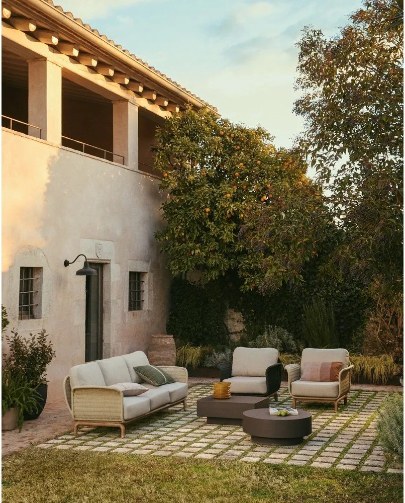 Béžové polstrované záhradné kreslo Alipa – Kave Home