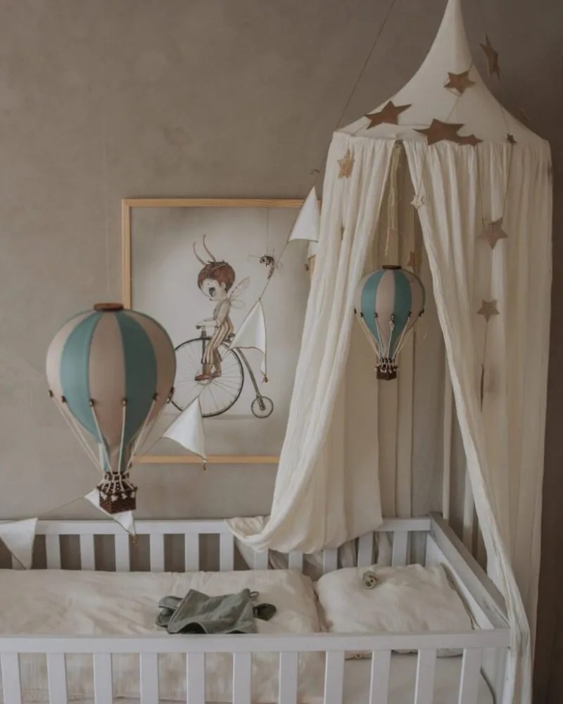 Dekoračný lietajúci balón mätová/krémová – dekorácia do detskej izby M-33cm x 20cm