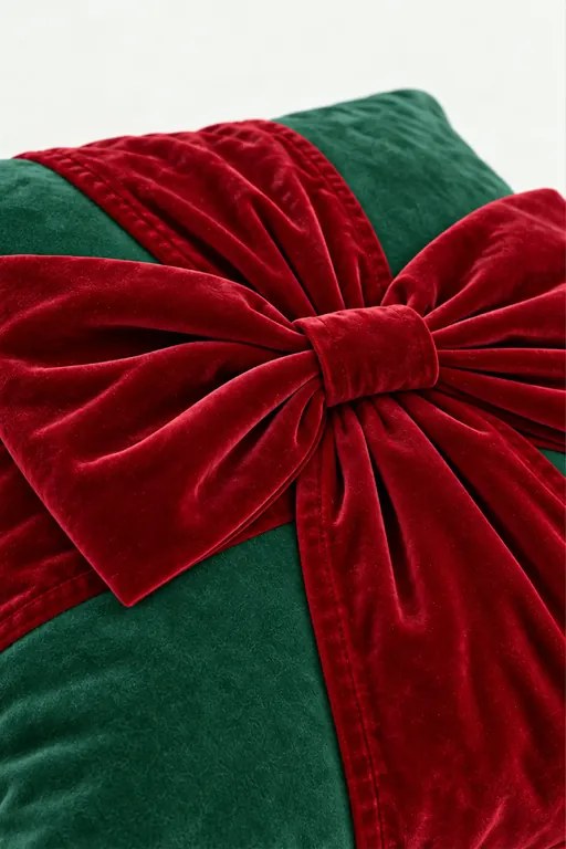 Velúrová obliečka na vankúš CHRISTMAS BOW zelená 45x45 cm