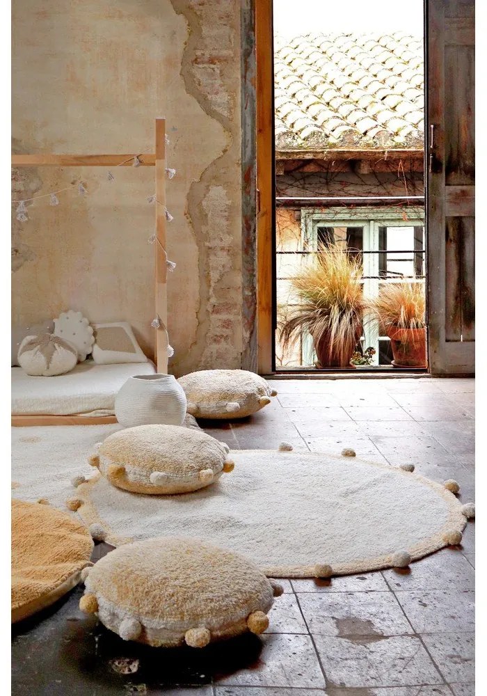 Béžový prateľný ručne tkaný bavlnený detský koberec ø120 cm Bubbly Honey – Lorena Canals