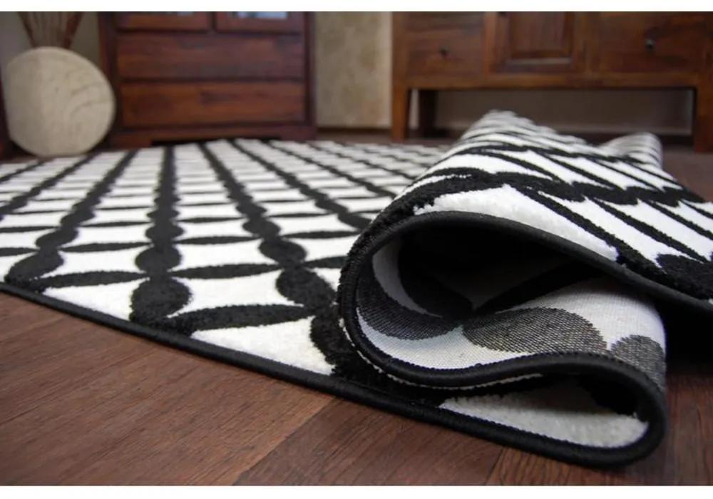 Kusový koberec Karo čierny 140x190cm