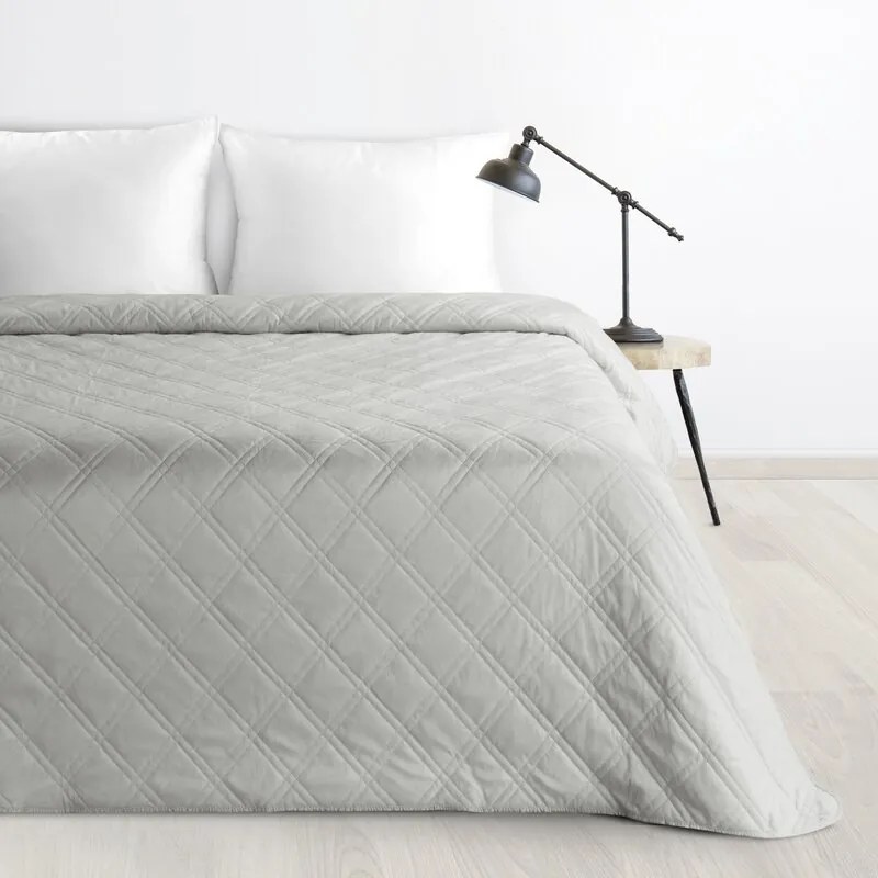 Dekorstudio Zamatový prehoz na posteľ LUIZ8 v striebornej farbe Rozmer prehozu (šírka x dĺžka): 170x210cm
