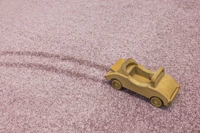 Metrážny koberec GALAXY 16 fialový