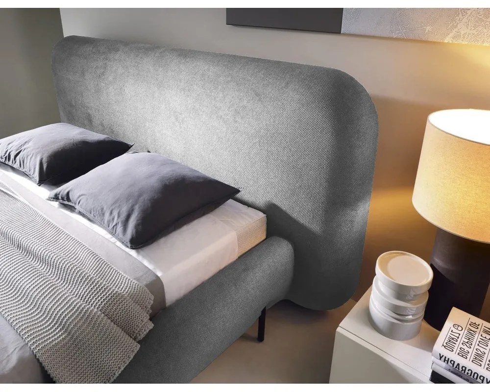 Sivá čalúnená dvojlôžková posteľ s úložným priestorom s roštom 140x200 cm Pointt – ELTAP