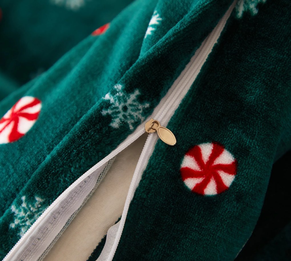 Mikroplyšové obliečky SNOWMAN AND GINGERBREAD zelené Rozmer obliečky: 2 ks 70 x 90 cm | 200 x 220 cm