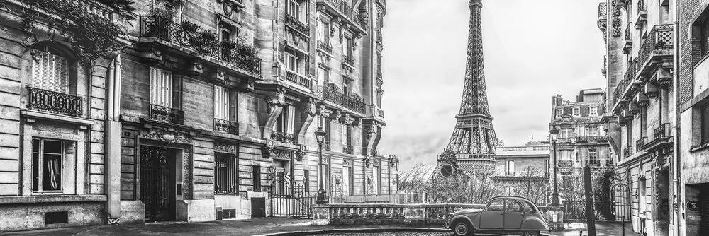 Obraz pohľad na Eiffelovu vežu z ulice Paríža v čiernobielom prevedení