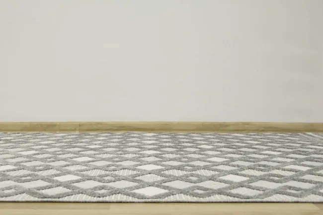 Šnúrkový koberec Stella D418A - Romby Aztec sivý / strieborný