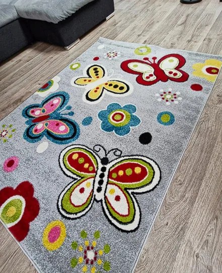 Detský koberec s motýľmi Kids 581 L.grey – sivý viacfarebný Rozmer: 200x290 cm
