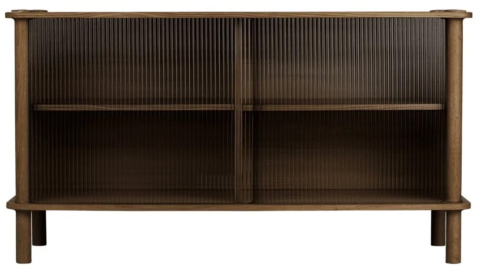 Hnedá vitrína z dubového dreva s posuvnými dverami 135x73,5x48 cm Italic – UMAGE