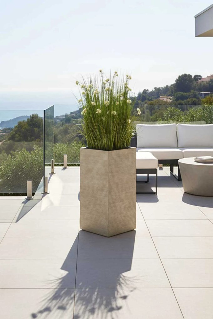 Vysoký kvetináč BLOCK, sklolaminát, výška 80 cm, béžové riadky