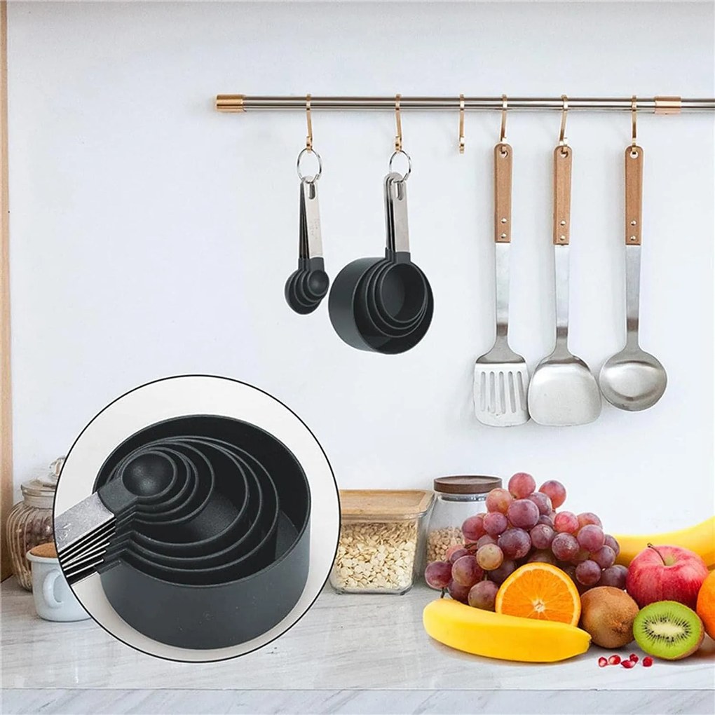 ALTOM Kuchynské odmerky do dóz, súprava 8ks s kovovým úchytom, sivé