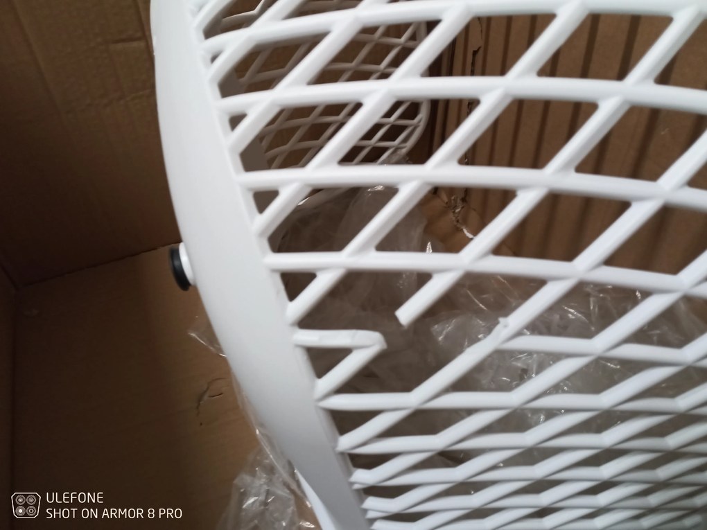 AKCIA Biela plastová stolička CORRAL B II. akosť