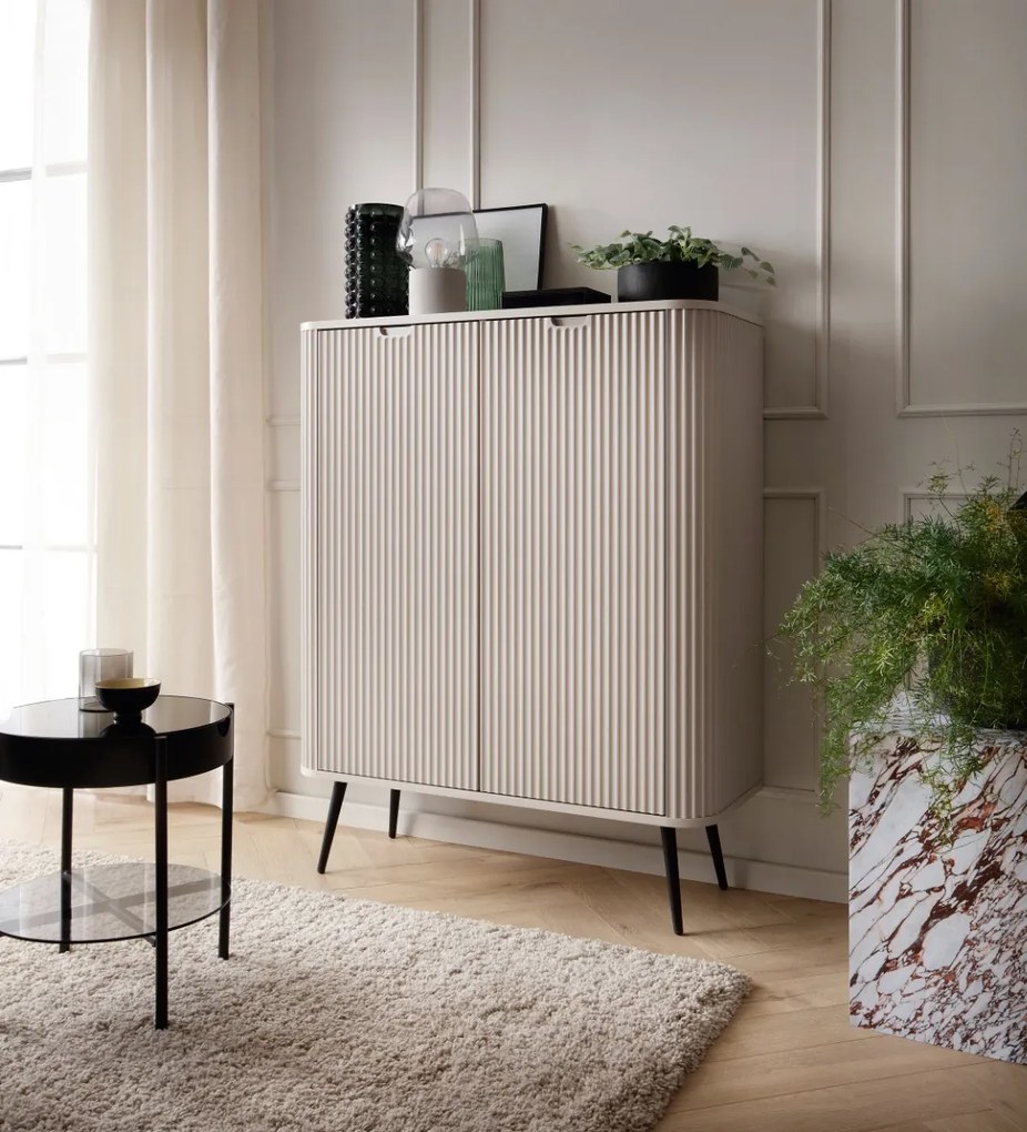 VYSOKÁ KOMODA BELLISSA KAŠMÍR + ČIERNE NOŽIČKY 103 cm