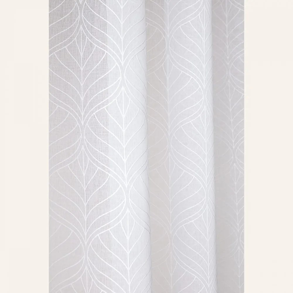 Záclona La Rossa bielej farby so striebornými priechodkami 140 x 240 cm
