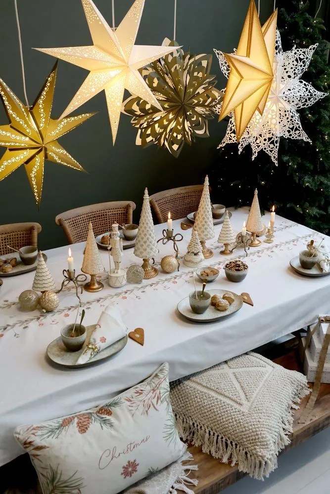 Krémový bavlnený obrus s girlandou Aix Christmas - 140*240 cm