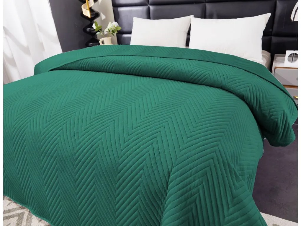 Zelený zamatový prehoz na posteľ ARROW VELVET Rozmer: 200 x 220 cm