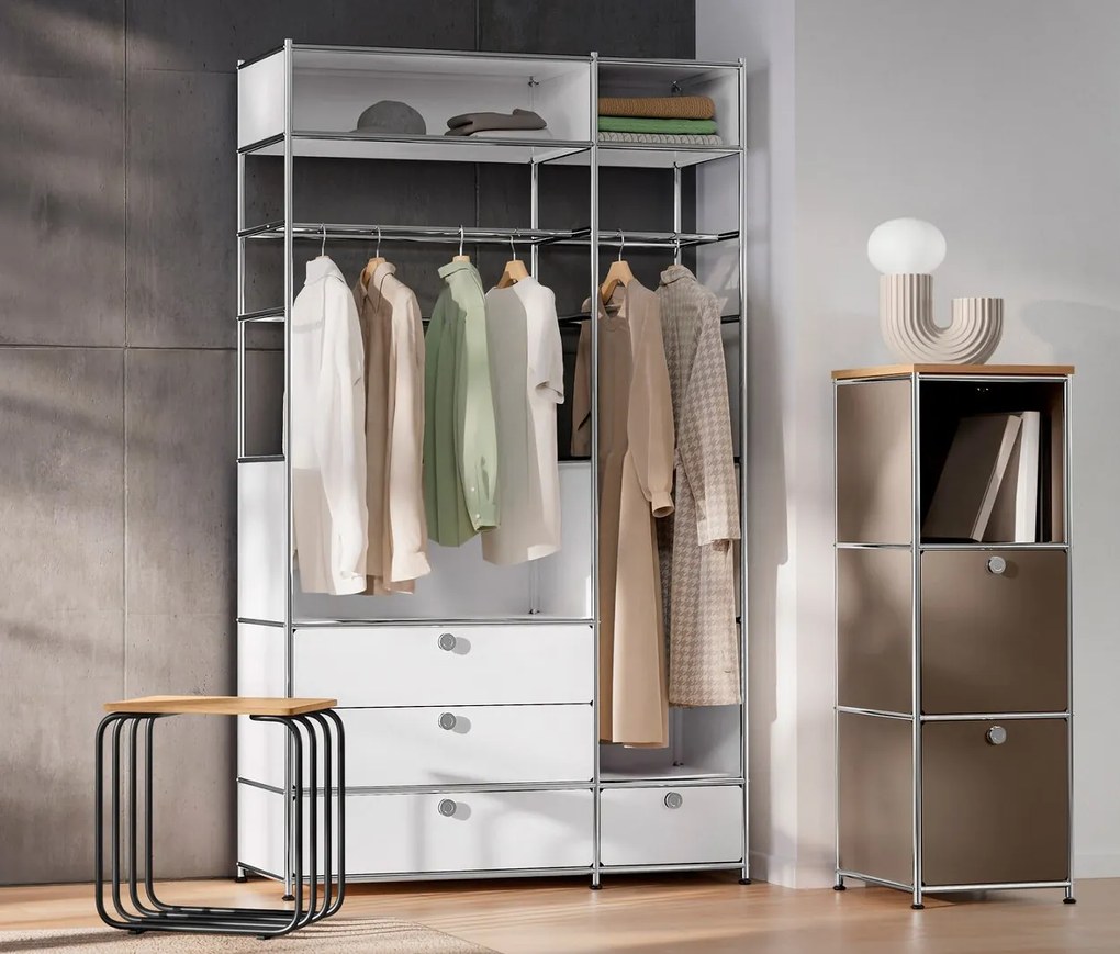 Kovový vešiak »CN3« s 2 tyčami na oblečenie a 4 zásuvkami