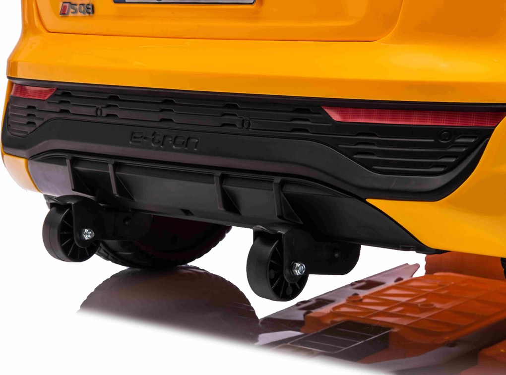 Ramiz Audi SQ8 vozidlo Žltá