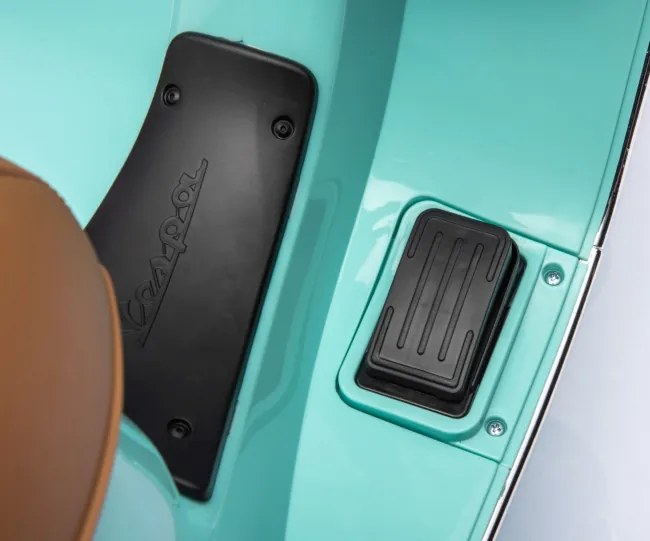 Elektrický skúter Vespa GTS Super mätový