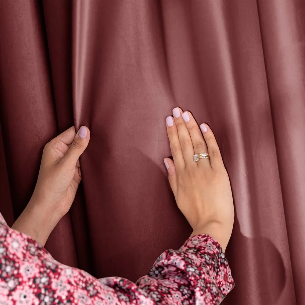 Ružový zamatový dimout záves 140x270 cm Eyelets – Restilo