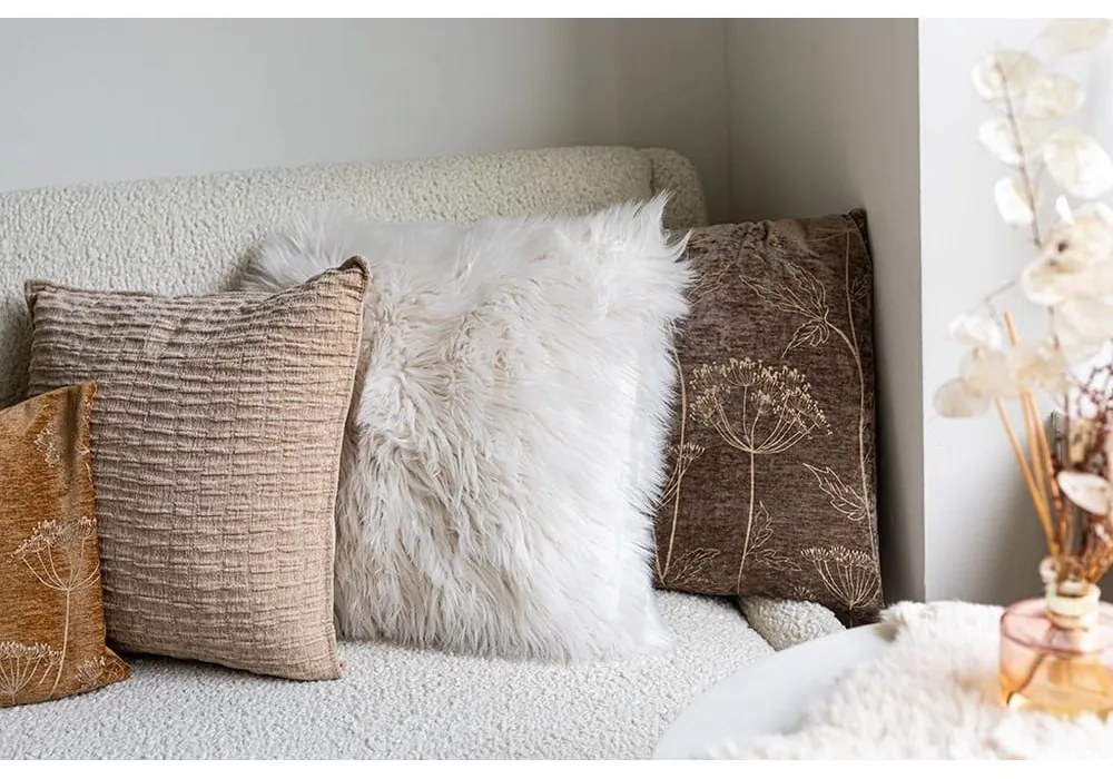 Hnedý vankúš Tiseco Home Studio Sheepskin, 45 × 45 cm