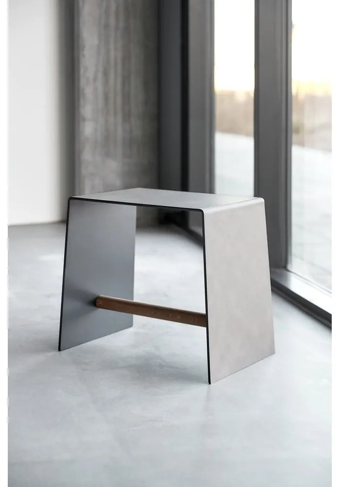 Sivobéžová kovová stolička Bull – LIND DNA