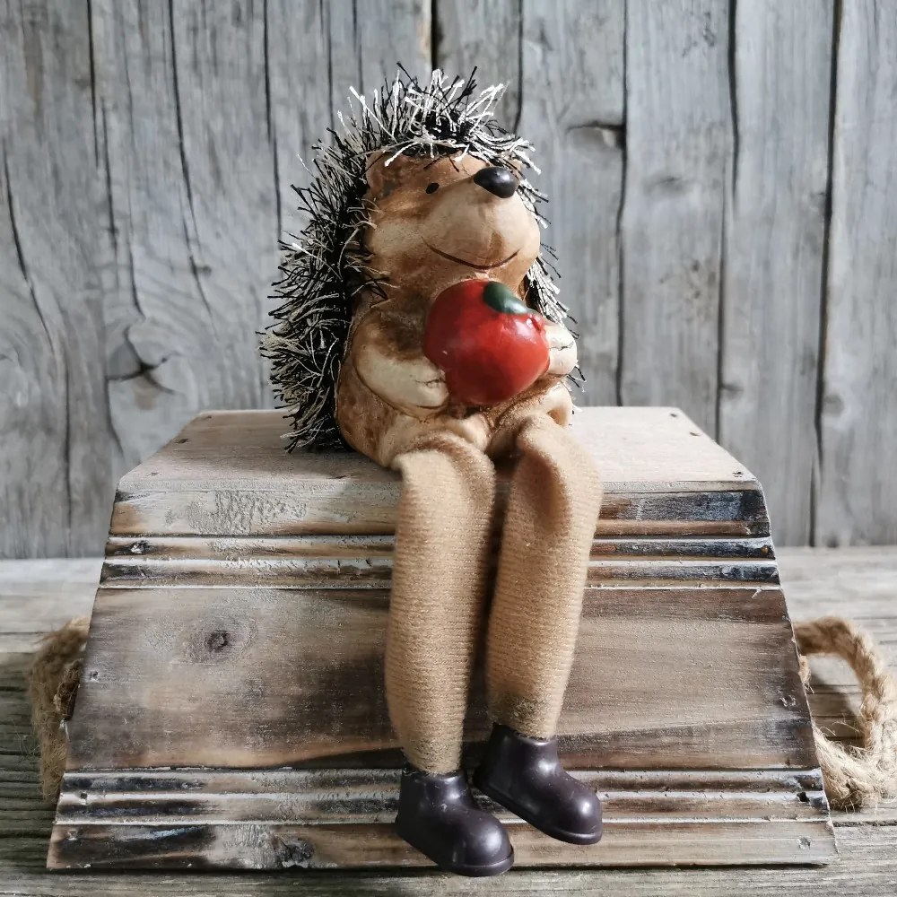 JEŽKO S JABĹČKOM SEDIACI KERAMIKA 7,3×5,6×12cm