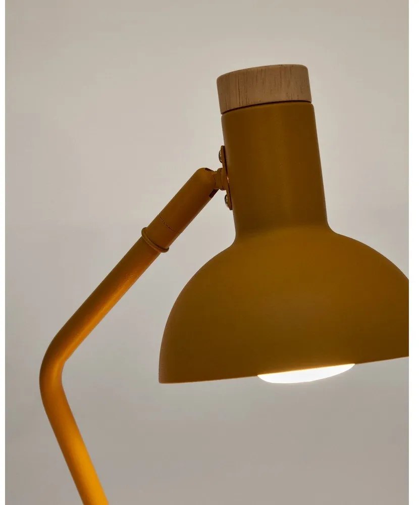 Stolová lampa v horčicovej farbe s kovovým tienidlom (výška 37 cm) Katia – Kave Home