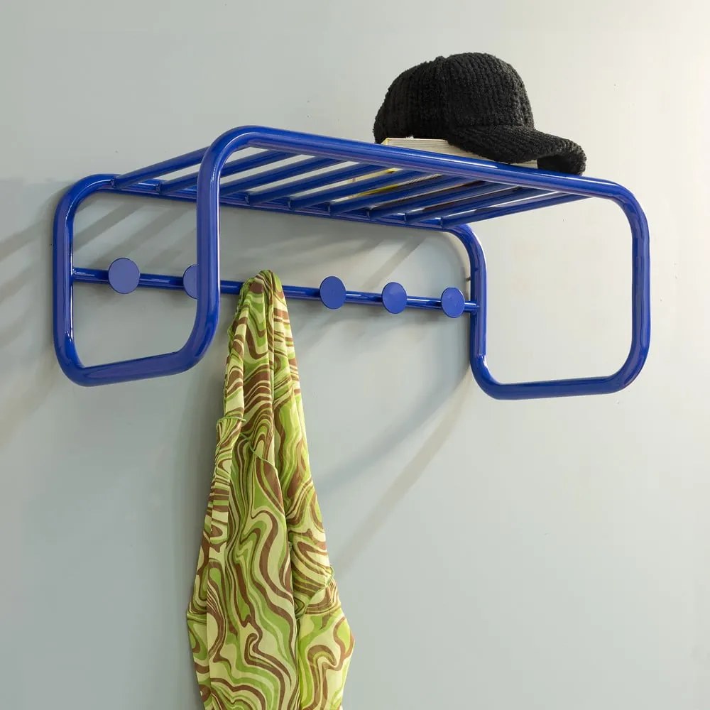 Modrý kovový nástenný vešiak s poličkou 72 cm Retro – Spinder Design