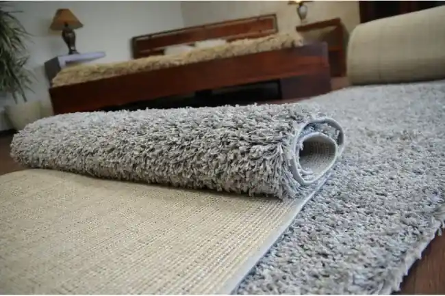 Metrážny koberec SHAGGY sivý | BIANO