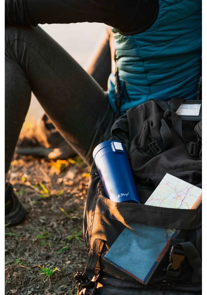 Tmavomodrý cestovný termohrnček Vialli Design Fuori, 400 ml