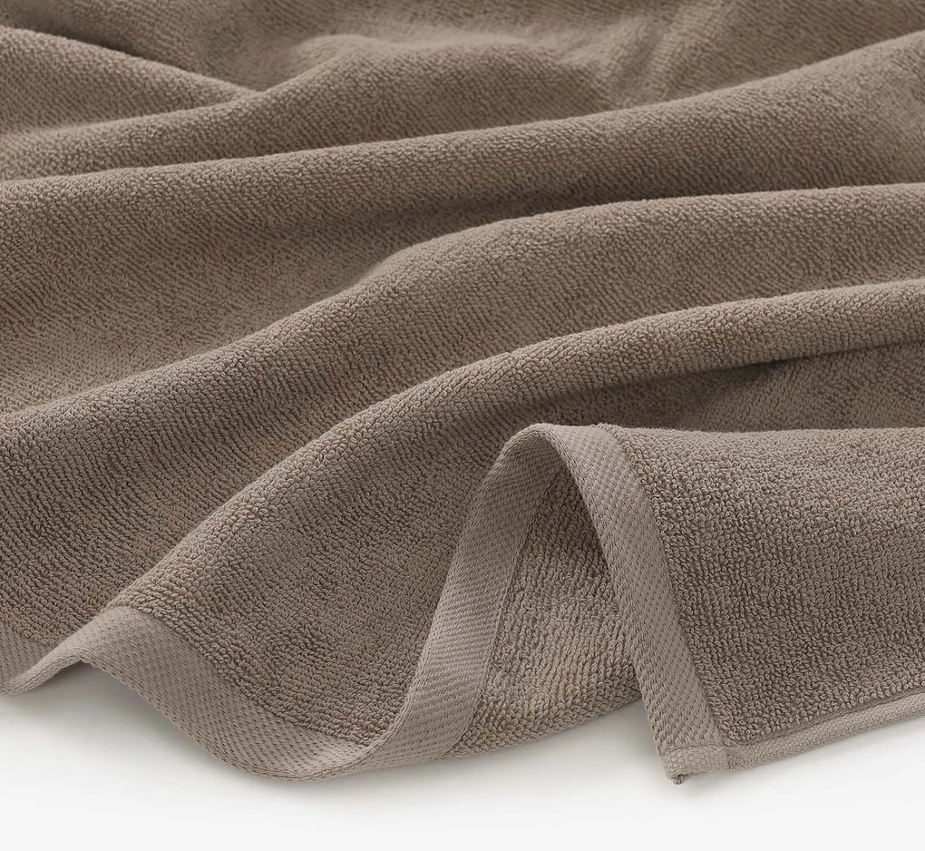 Goldea bavlnený froté uterák / osuška soft bez bordúry – sivohnedý 70 x 140 cm