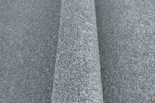 Metrážny koberec BRIGHTON 275 sivý