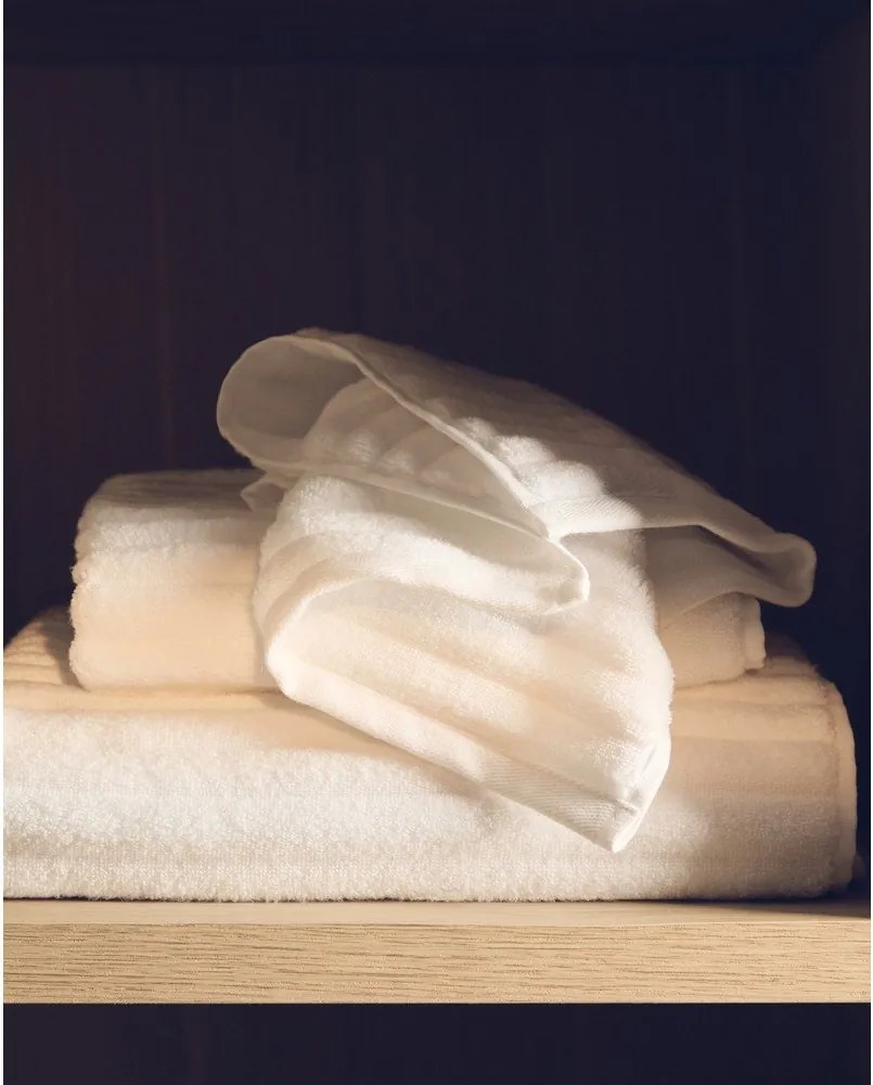 Biela froté bavlnená osuška 70x140 cm Navira – Kave Home