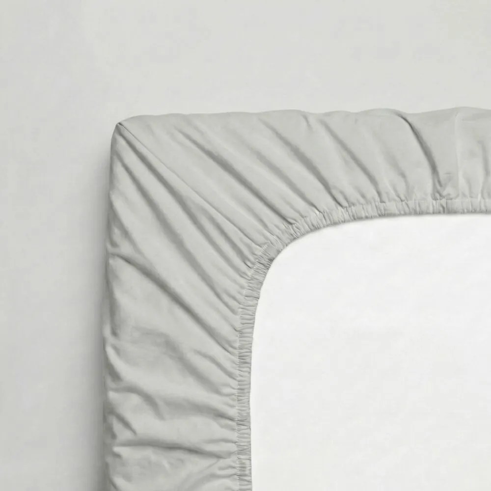 Kvalitex Saténové prestieradlo s gumou svetlosivá, 160 x 200 cm